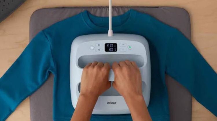 เปิดตัว Cricut EasyPress 3 เครื่องรีดผ้า เชื่อมต่อกับมือถือได้